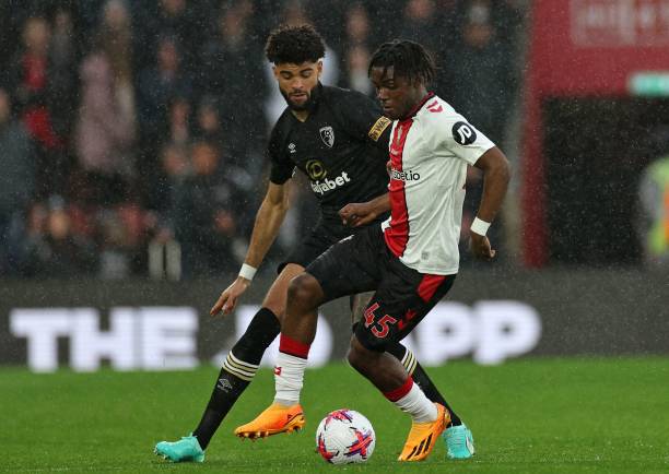 他在关键时 他在关键时